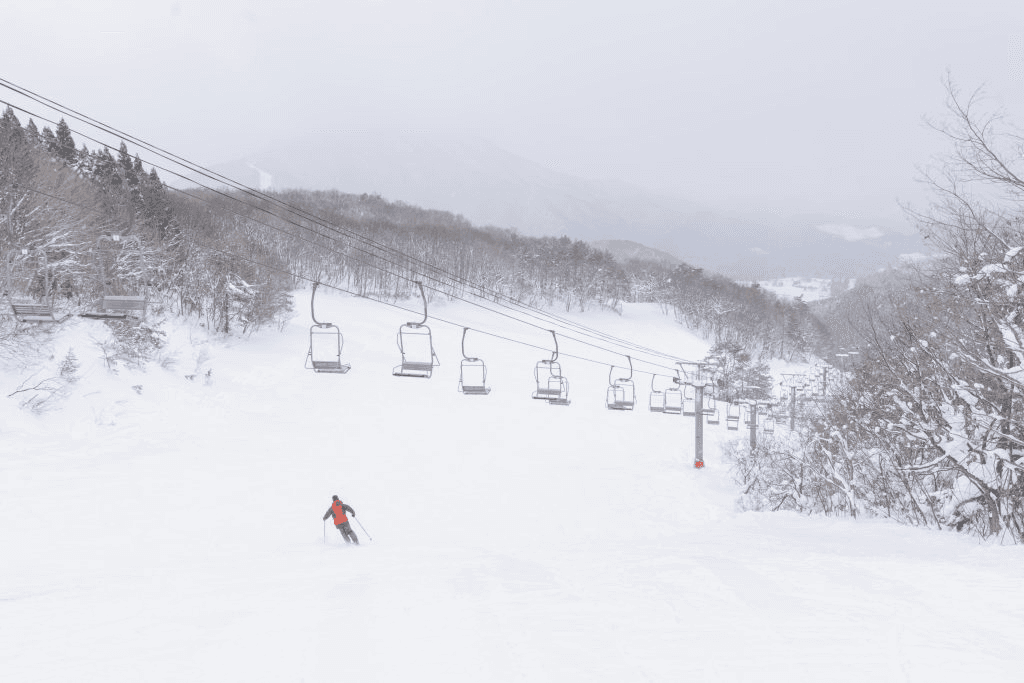 Iwakisan Hyakuzawa ski resort